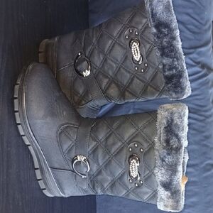Black Quilted Winter Boots with Faux Fur